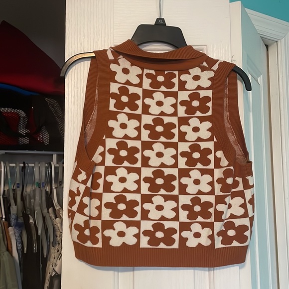 I never wore it, got it from a friend but it’s in really good shape! - Picture 2 of 2